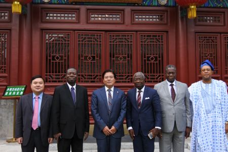刘玉和副会长会见贝宁前外长