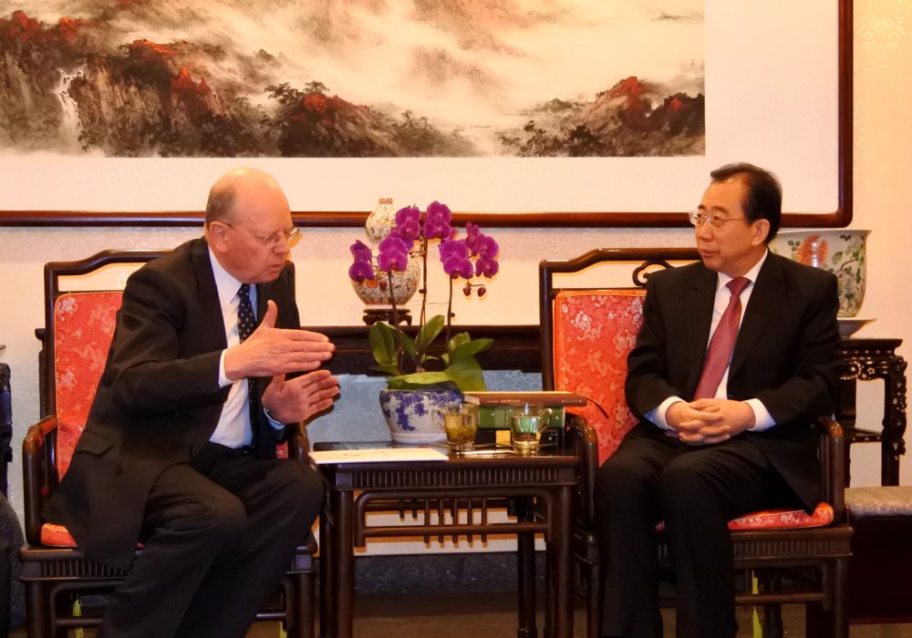 吴海龙会长会见并宴请太湖世界文化论坛常务理事文树德