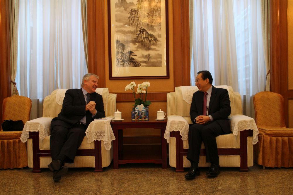吴海龙会长会见英国东亚委员会秘书长麦启安