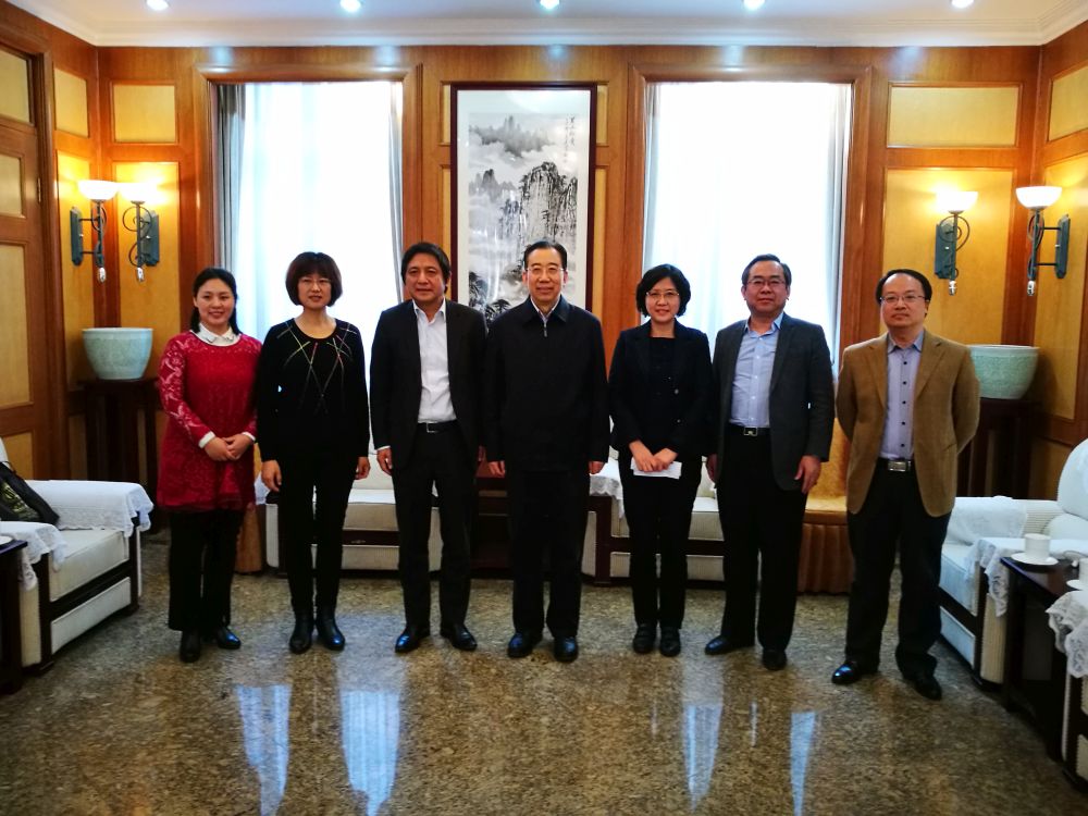 吴海龙会长会见北京外国语大学校长