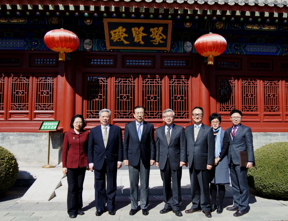吴海龙会长会见韩国国立外交院日本研究中心所长曹喜庸