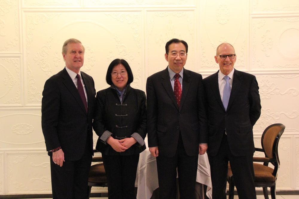 吴海龙会长会见美国前国防部长科恩