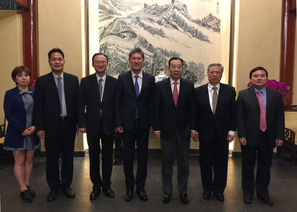 吴海龙会长会见韩中文化中心会长卢载宪