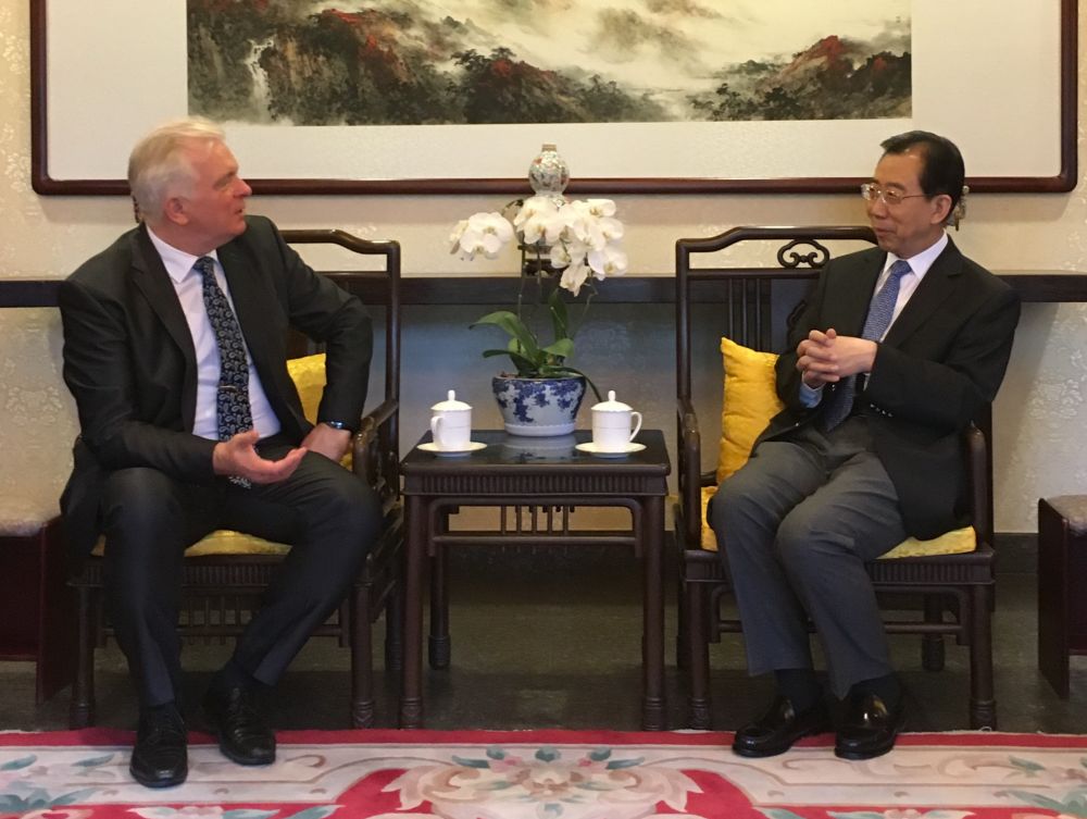 吴海龙会长会见斯洛伐克驻华大使贝拉