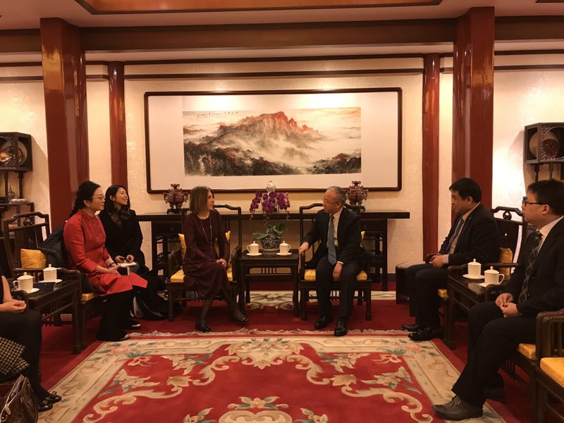 梁建全副会长会见安德鲁王子特使阿曼达?瑟斯克