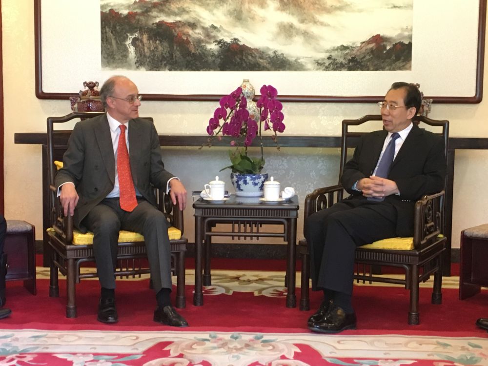 吴海龙会长会见英中贸易协会主席詹诚信