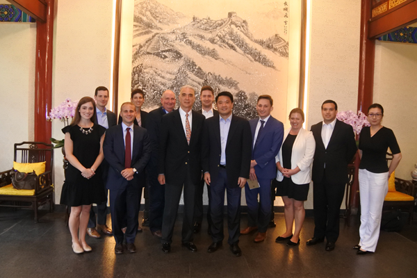 张敏秘书长会见美国国会议员助手团
