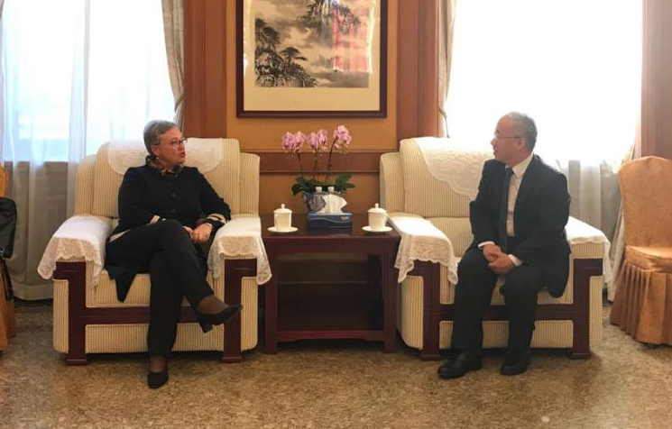 梁建全副会长会见拉脱维亚大学教授奥兹丽娜