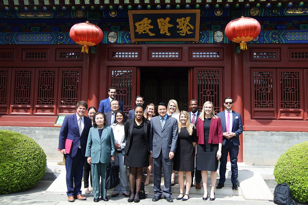 美中政策基金会组织的美国会议员助手团访华