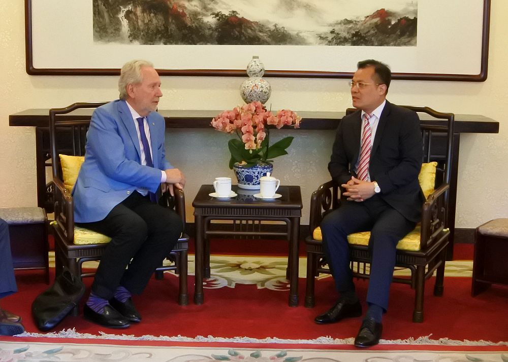 赵卫平副会长会见并宴请加拿大联邦参议员哈德