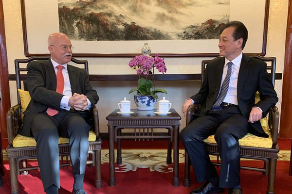 王超会长会见德国驻华大使葛策