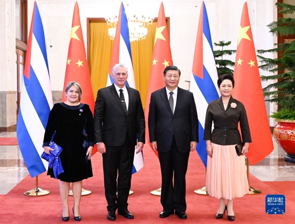 习近平同古巴共产党中央委员会第一书记、古巴国家主席迪亚斯-卡内尔举行会谈