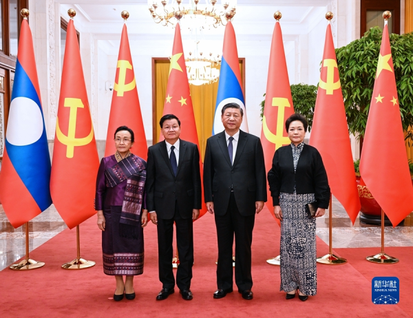 习近平同老挝人民革命党中央总书记、国家主席通伦举行会谈