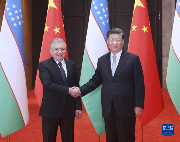 习近平同乌兹别克斯坦总统米尔济约耶夫会谈