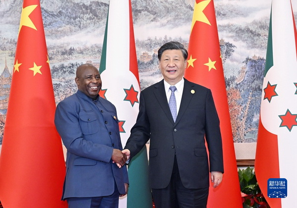 习近平会见布隆迪总统恩达伊施米耶