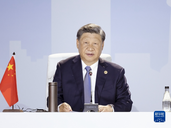 习近平出席金砖国家领导人第十五次会晤特别记者会