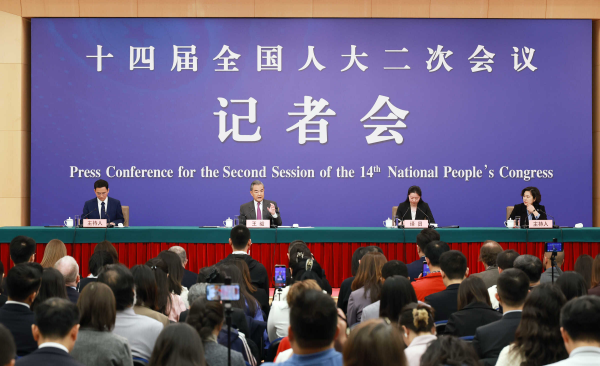 中共中央政治局委员、外交部长王毅就中国外交政策和对外关系回答中外记者提问