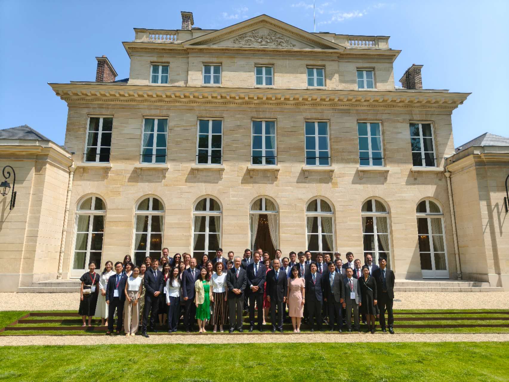The 9th China-France Young Leaders Forum  Held in France